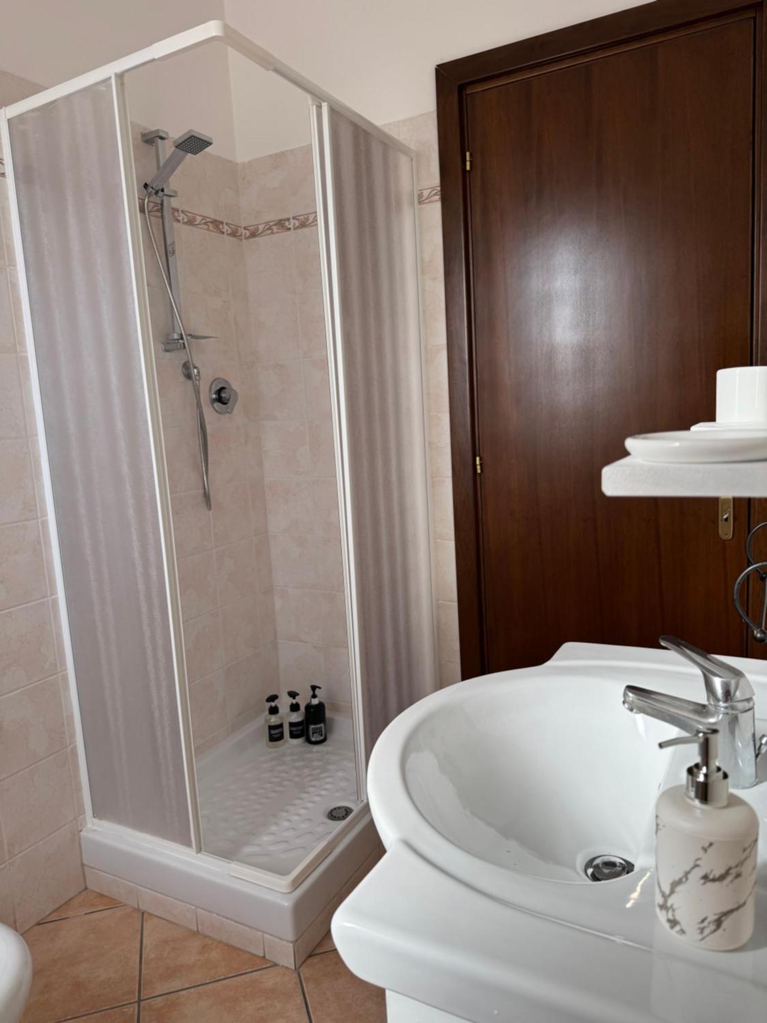 Guest House La Casaccia 피우미치노 외부 사진