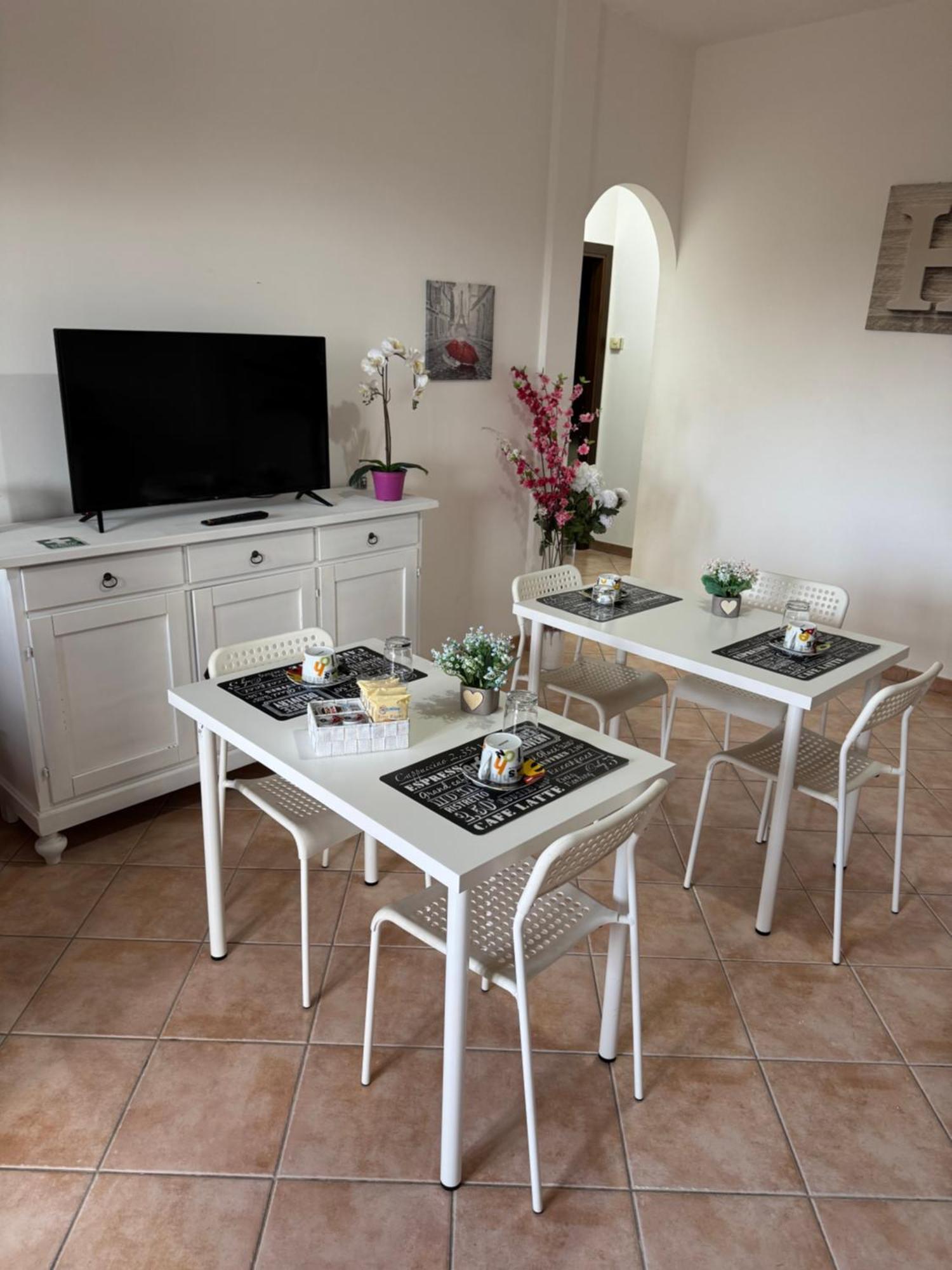 Guest House La Casaccia 피우미치노 외부 사진